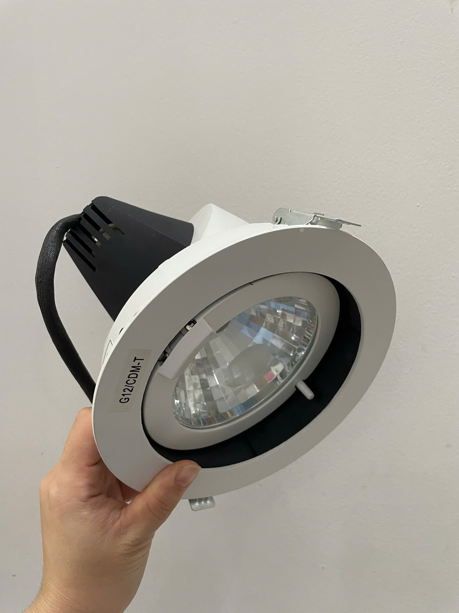 Ứng dụng Bộ đèn cao áp CDM-T downlight âm trần trong không gian sang trọng