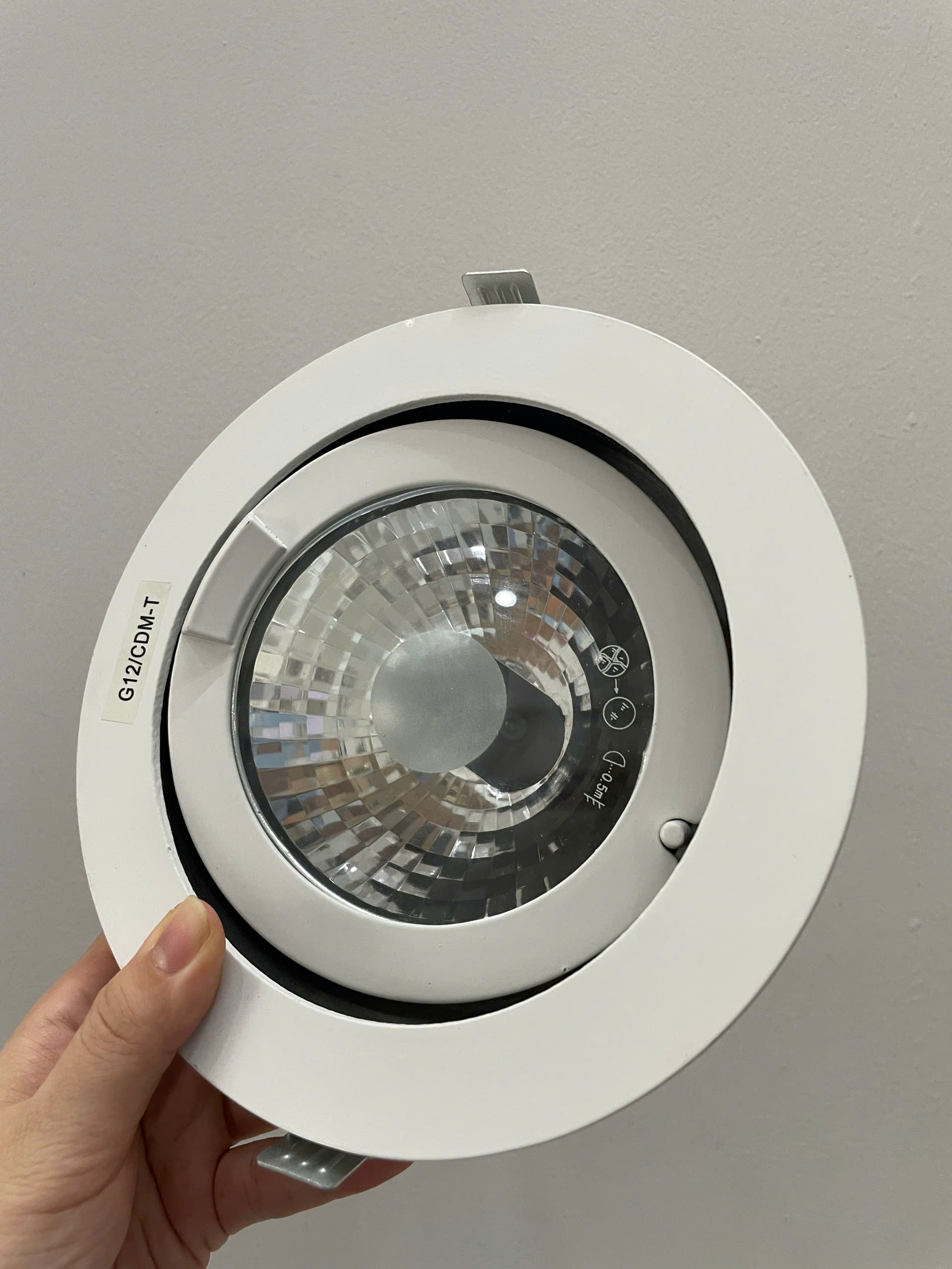 Ánh sáng chân thực từ đèn downlight Mestar Philips Inside