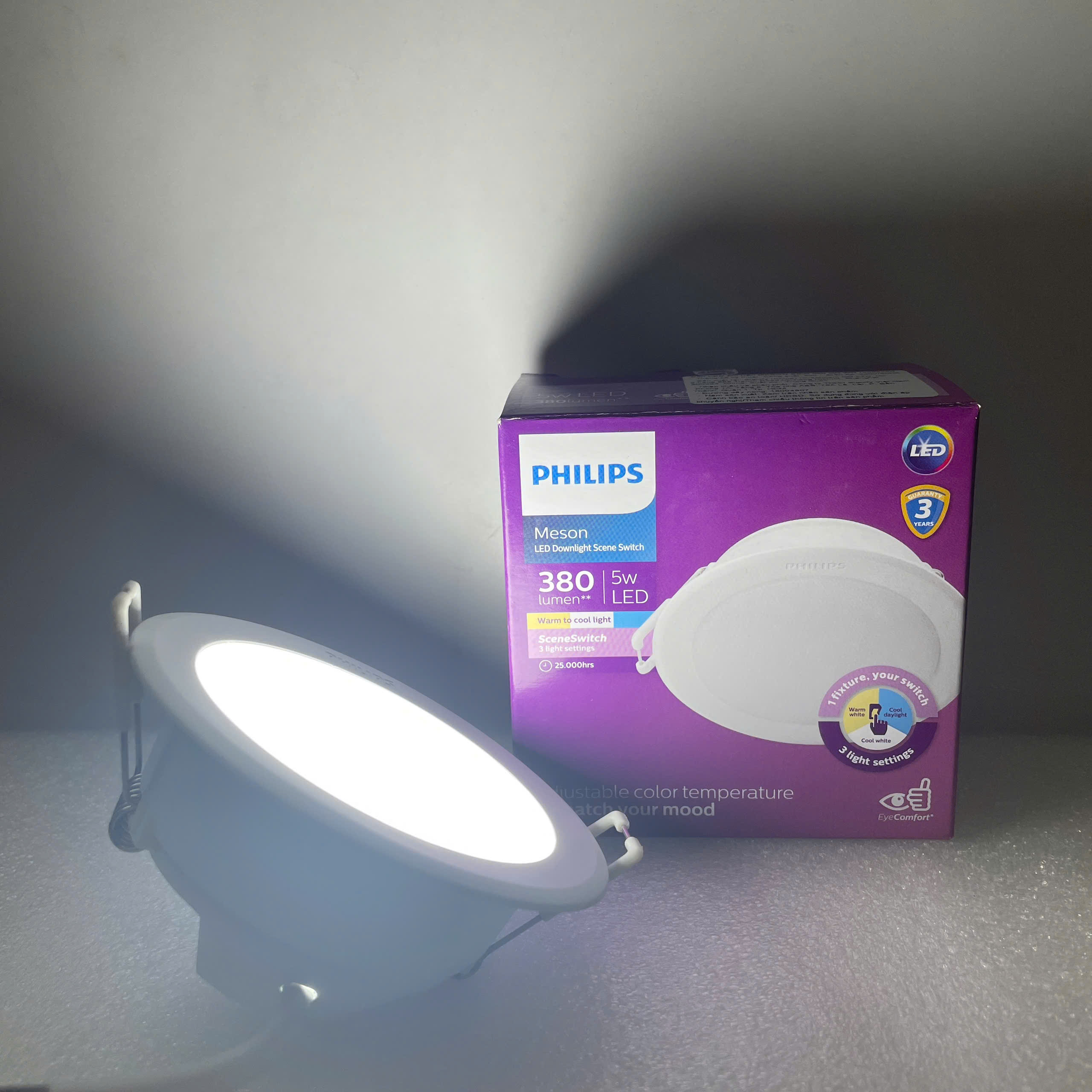 Hiệu suất chiếu sáng và độ bền vượt trội của đèn downlight âm trần đổi màu Led Philips Meson