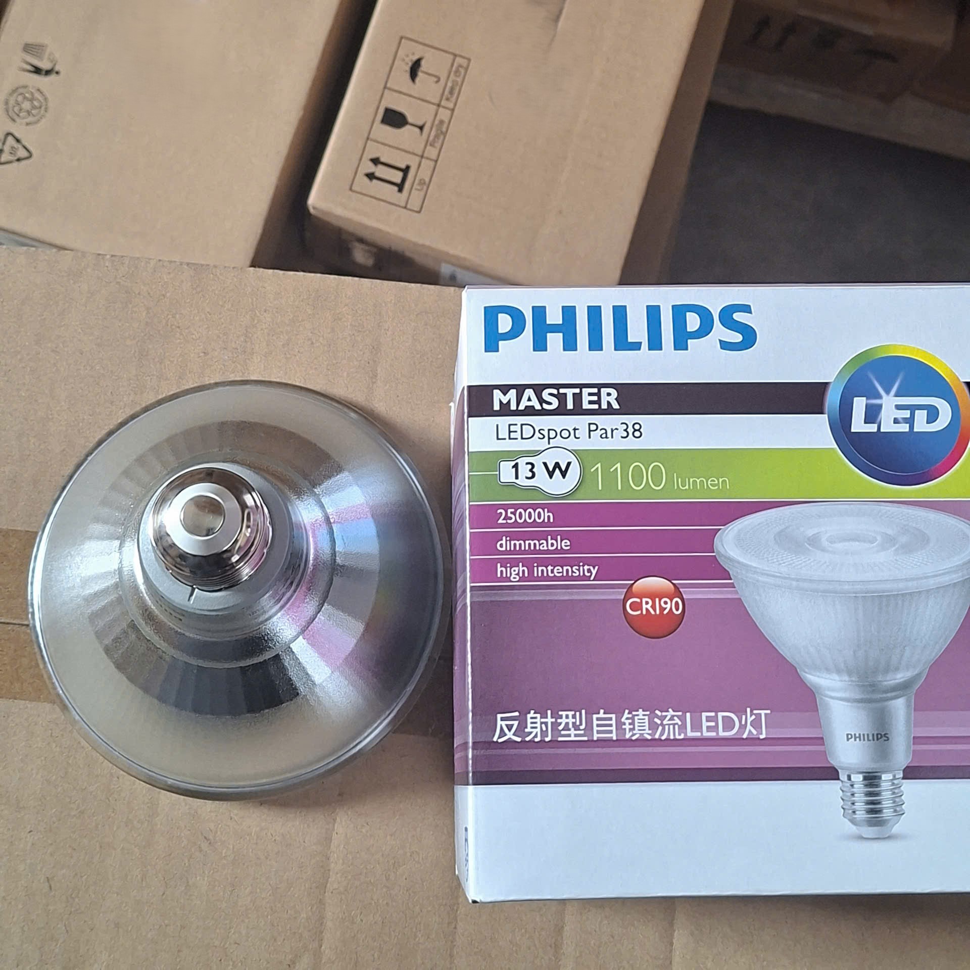 Ứng dụng bóng đèn Philips MASTER LEDspot PAR38 trong không gian sống