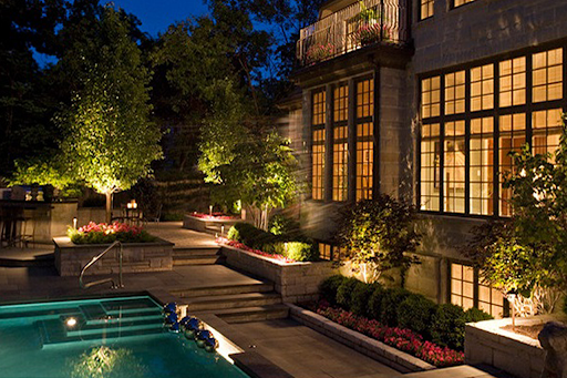 Hệ thống đèn cảnh quan sân vườn lung linh ngoài ngôi nhà Hệ thống đèn cảnh quan sân vườn lung linh ngoài ngôi nhà