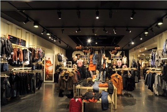 Đèn lắp thanh ray chiếu điểm Led Philips Tracklight ST030T 14W 4000K 220V Quang thông 1200Lm Đèn lắp thanh ray chiếu điểm Led Philips Tracklight ST030T 14W 4000K 220V Quang thông 1200Lm