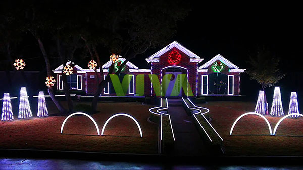 Mùa lễ hội đã đến, hãy trang trí ngôi nhà của bạn lung linh và ấn tượng với những đèn trang trí Noel. Từ những khối đèn lung linh cho đến những chiếc đèn hình ông già Noel, sẽ mang đến cho bạn một không gian đầy ấn tượng và vui tươi. Hãy xem hình ảnh để cảm nhận rõ hơn về vẻ đẹp mùa lễ hội.