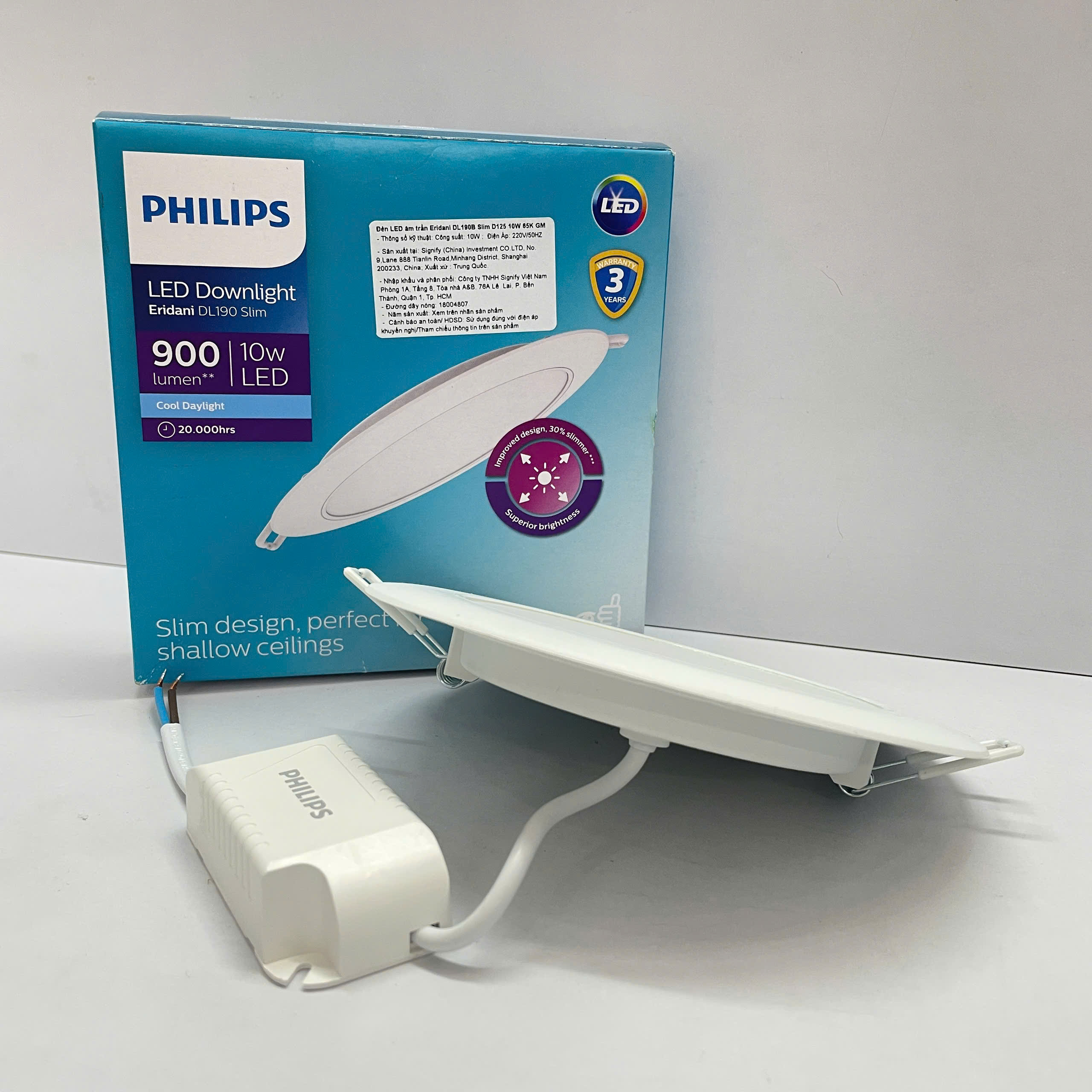 Không gian sống hiện đại được chiếu sáng bởi Đèn downlight âm trần siêu mỏng Led Philips Eridani DL190B Slim D125 10W.