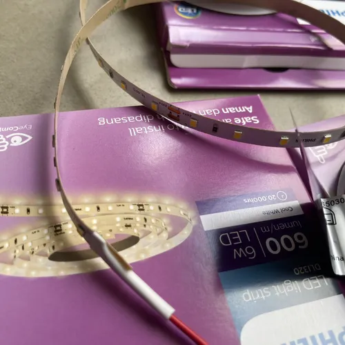 Hé Lộ Vẻ Đẹp Tinh Tế: Đèn trang trí LED dây Philips DLI320 5M 6W/M 2700K 560LM 24V– Ánh Sáng Kiến Tạo Không Gian Đẳng Cấp Ngay Hôm Nay!