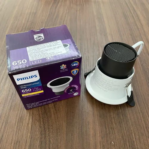 Kiến tạo không gian tinh tế. Mới: Khám phá ngay Đèn Chiếu Điểm LED Philips RS280 G2 RC Rd D75 7W 930 24D GM 650lm – Ánh sáng vàng 3000K hoàn mỹ.
