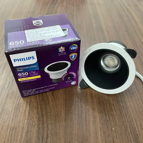 Kiến tạo không gian tinh tế. Mới: Khám phá ngay Đèn Chiếu Điểm LED Philips RS280 G2 RC Rd D75 7W 930 24D GM 650lm – Ánh sáng vàng 3000K hoàn mỹ.