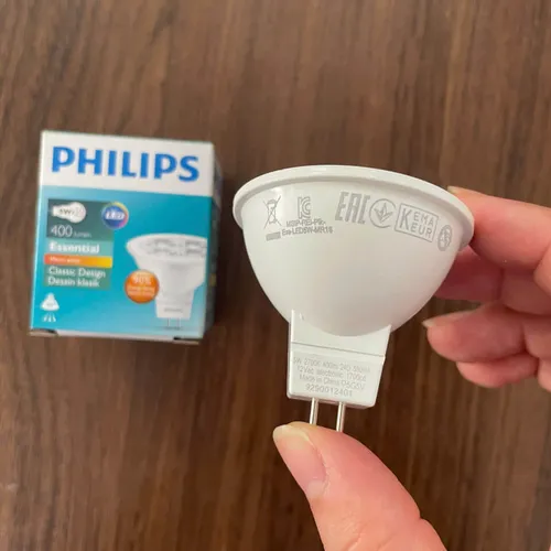 Nâng tầm không gian: Khám phá Đèn âm trần chiếu điểm LED Spotlight Philips Essential – Tinh hoa ánh sáng hiện đại.