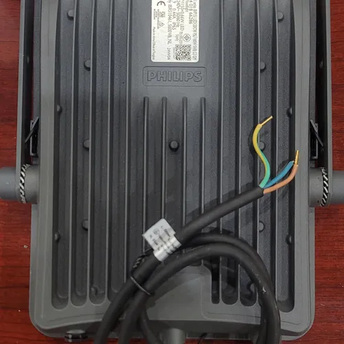 H1: Đánh Thức Mọi Không Gian: Đèn Pha LED Ngoài Trời Philips BVP151 100W - Khám Phá Sự Khác Biệt!