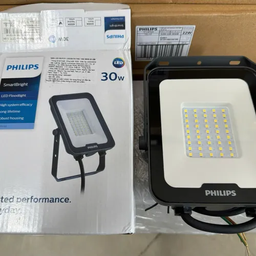 Khám phá: Ánh sáng định hình không gian. Đèn pha LED Philips BVP151 – Sức mạnh và sự tinh tế ngoài trời.