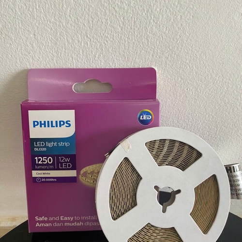 ✨ Biến không gian trang sức của bạn thêm phần rạng rỡ với Đèn LED dây Philips DLI320 5M 12W/M 4000K 1250LM 24V – Ánh sáng tinh tế nâng tầm đẳng cấp. Khám phá ngay!