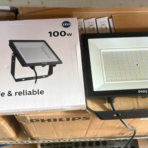 Kiến tạo không gian, định hình tương lai. Khám phá ngay Đèn pha led ngoài trời Floodlight Philips BVP150 LED100/CW PSU 100W