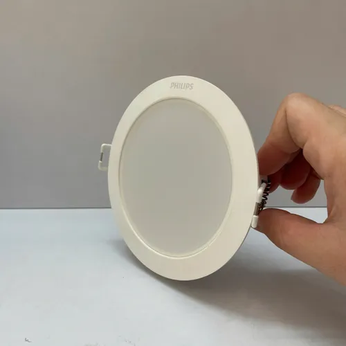 Ánh sáng kiến tạo cảm xúc. Khám phá Đèn downlight âm trần Led Philips Essential SmartBright DN020B G4 LED6/WW 6W 220-240V D100 GM 3000K 600lm.