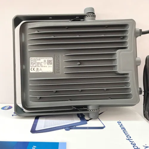 Tái định nghĩa màn đêm. Trải nghiệm Đèn pha led Floodlight ngoài trời Philips BVP151 LED120/CW PSU 100W SWB G3 GM 6500K IP65.
