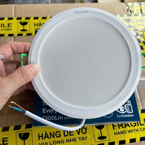 Kiến Tạo Không Gian Sống Động. Trải Nghiệm Đèn Downlight Âm Trần Led Philips DN068B G2 12W 6500K.