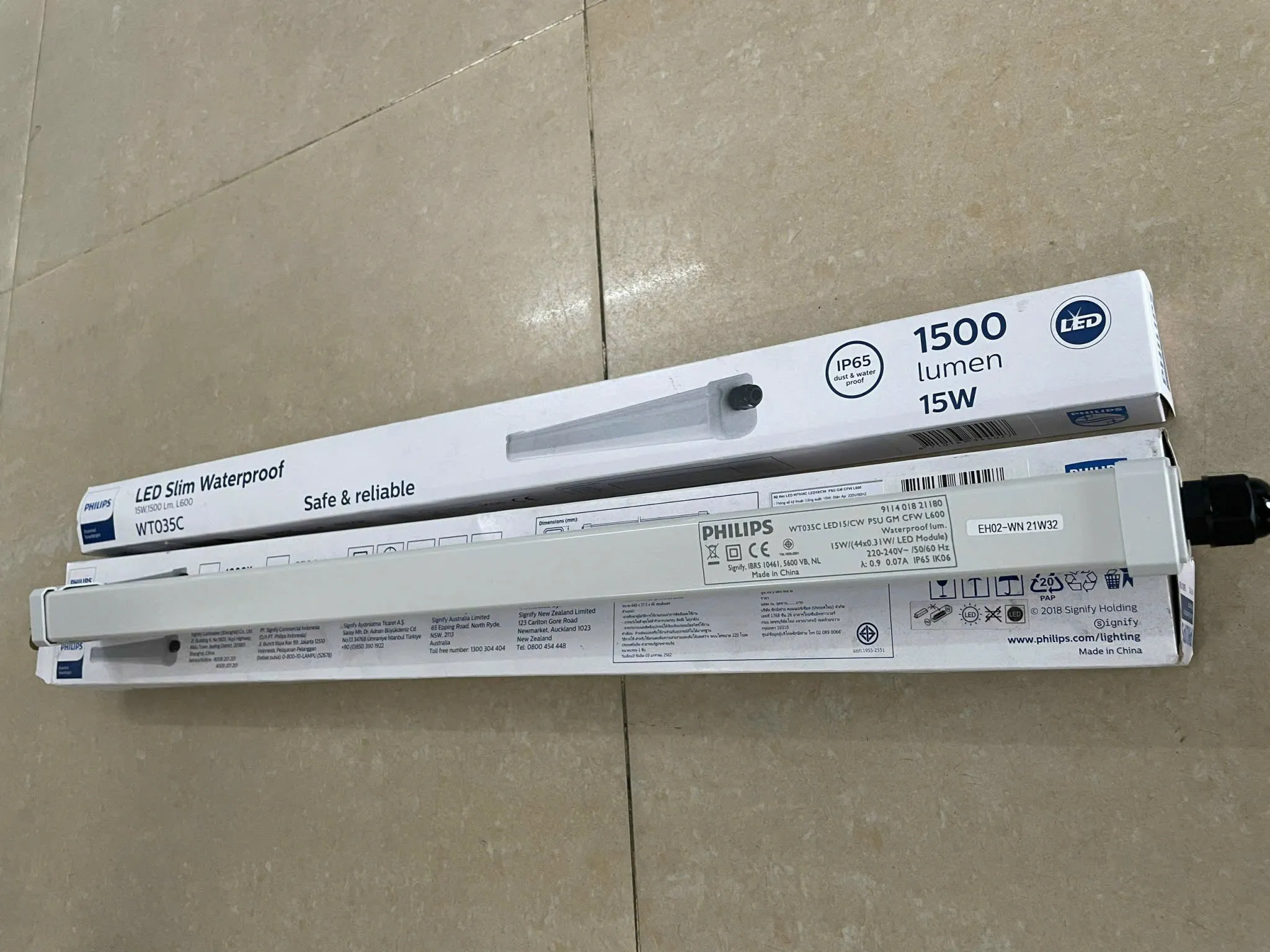 Kiến Tạo Không Gian Sáng Bất Tận: Trải nghiệm Bộ máng đèn LED chống thấm Waterproof Philips Ess SmartBright WP Batten WT035C 15W IP65