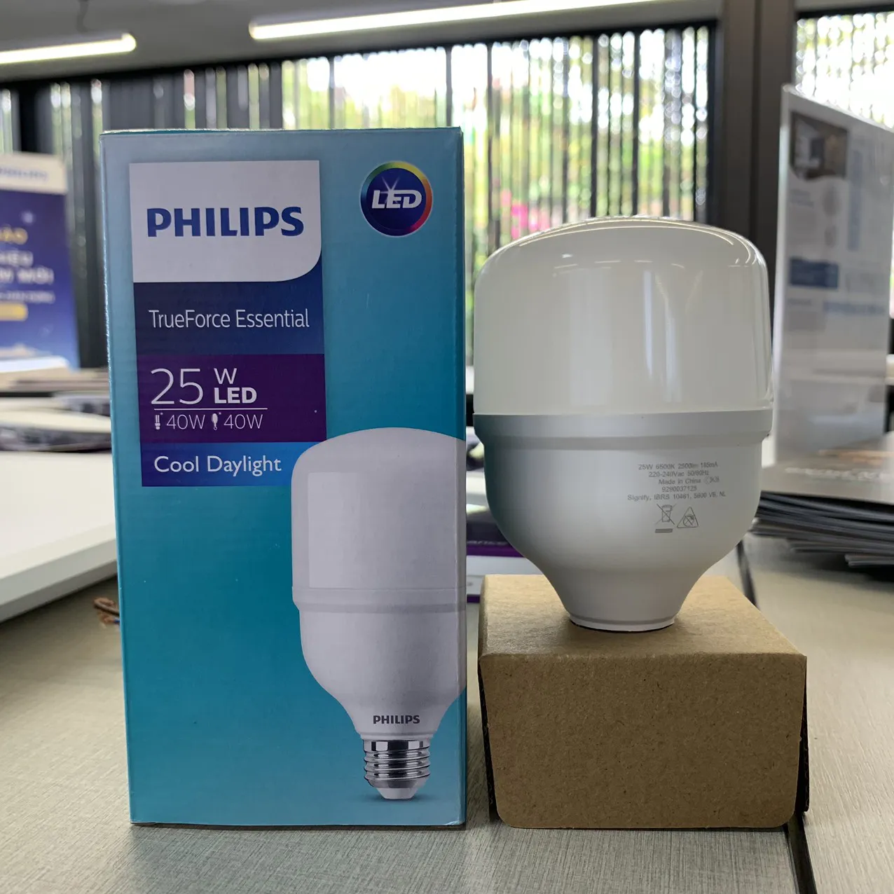 Đây là lí do tại sao bạn nên mua bóng đèn LED trụ Philips TrueForce Essential HB MV 2.5 Klm 25W 865 E27