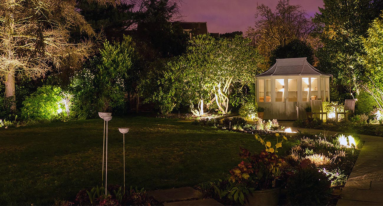Ứng dụng đèn LED pha trong sân vườn Ứng dụng đèn LED pha trong sân vườn