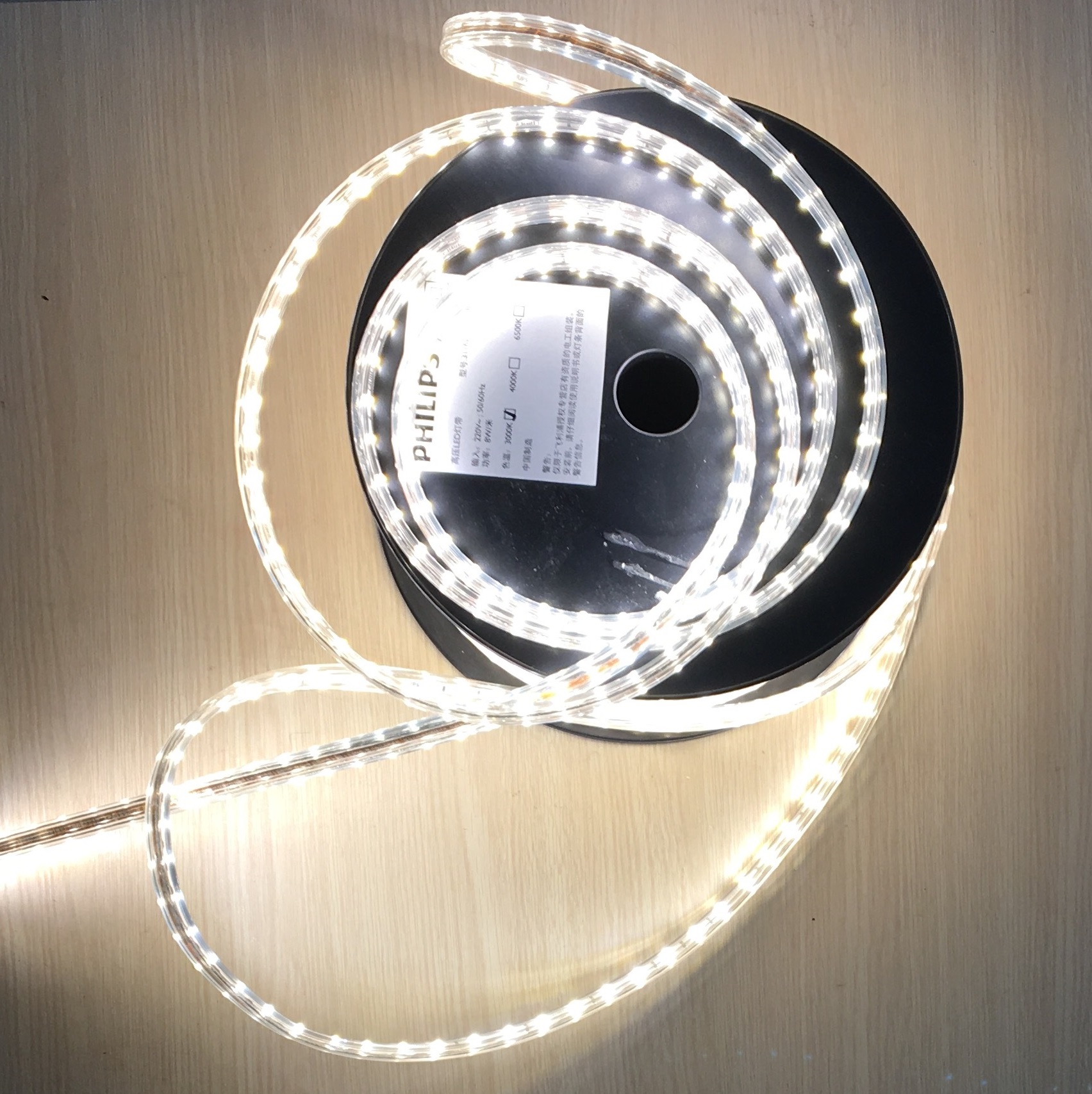 Đèn Led dây Philips 31161 trang trí hắt trần: Đèn Led dây Philips 31161 sẽ khiến cho nhà của bạn trở nên độc đáo và ấn tượng. Với ánh sáng trắng tinh khiết và thiết kế sang trọng, đèn Led này là lựa chọn hoàn hảo cho những ai mong muốn tạo nên một không gian sống độc đáo và đẹp mắt.