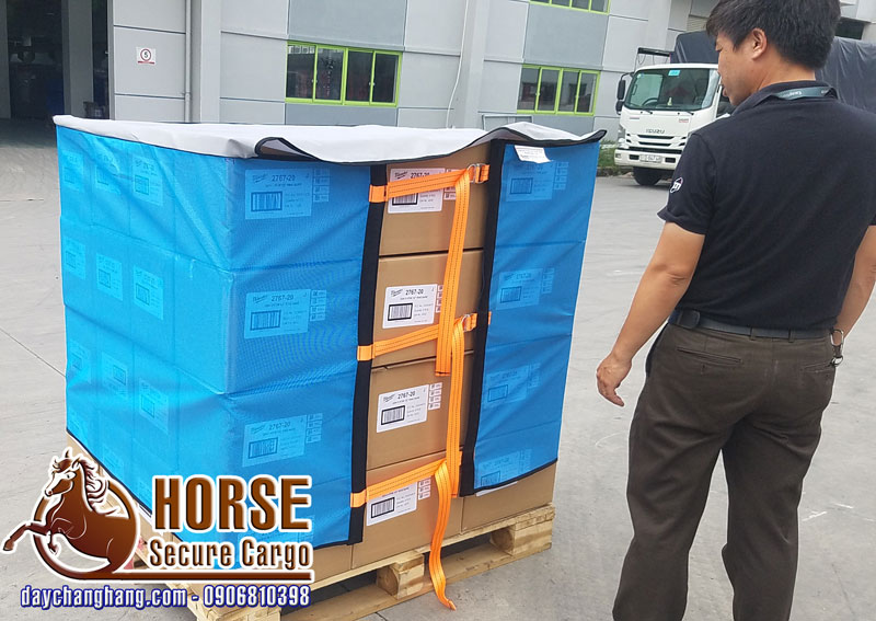 Thực tế sản phẩm lưới quấn pallet horse 1m khóa cam tại kho của khách hàng Thực tế sản phẩm lưới quấn pallet horse 1m khóa cam tại kho của khách hàng