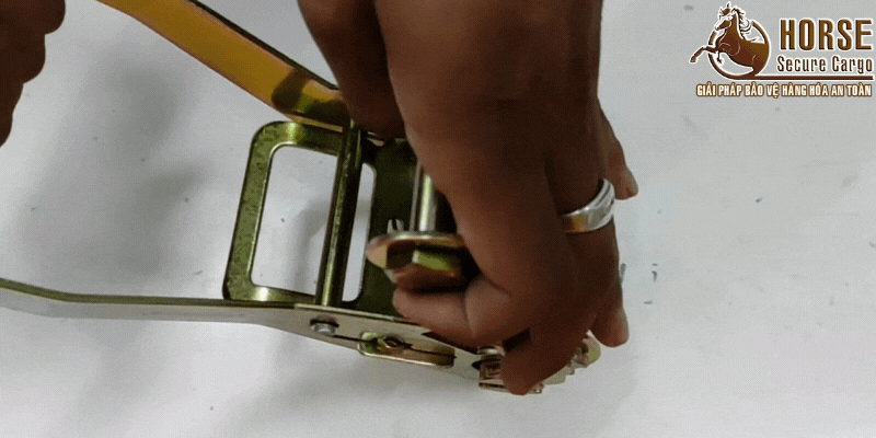 Công dụng chính của trục xoay trên tăng đơ Công dụng chính của trục xoay trên tăng đơ