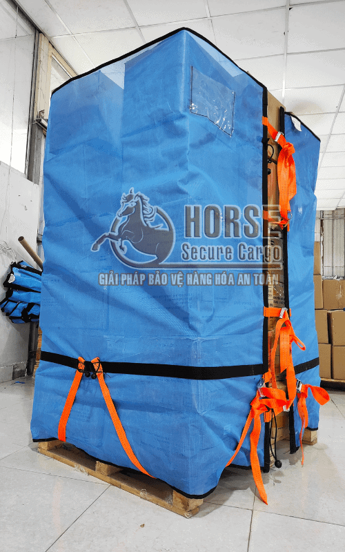 góc nhìn ngang thực tế của mẫu lưới quấn pallet 1m4 có ràng chân Góc nhìn ngang thực tế của mẫu lưới quấn pallet 1m4 có ràng chân