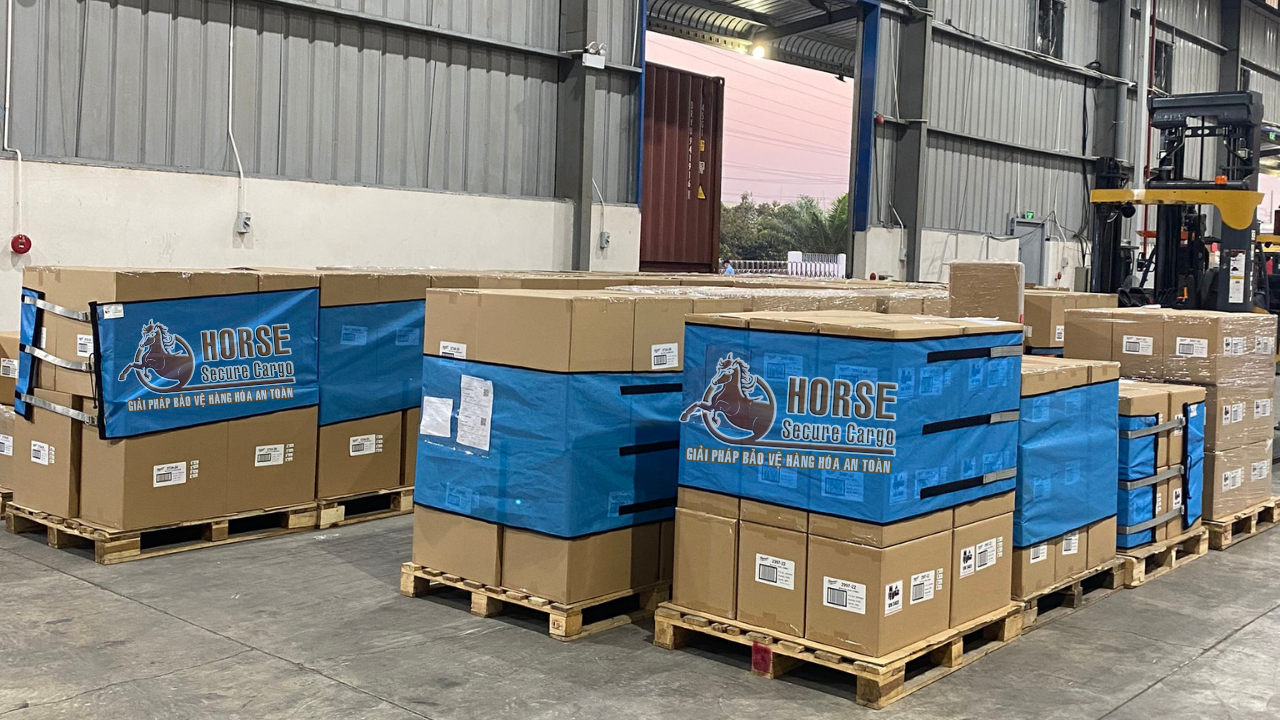 hàng hóa phải được sử dụng lưới quấn pallet trước khi đưa vào kho lưu trữ hàng hóa phải được sử dụng lưới quấn pallet trước khi đưa vào kho lưu trữ