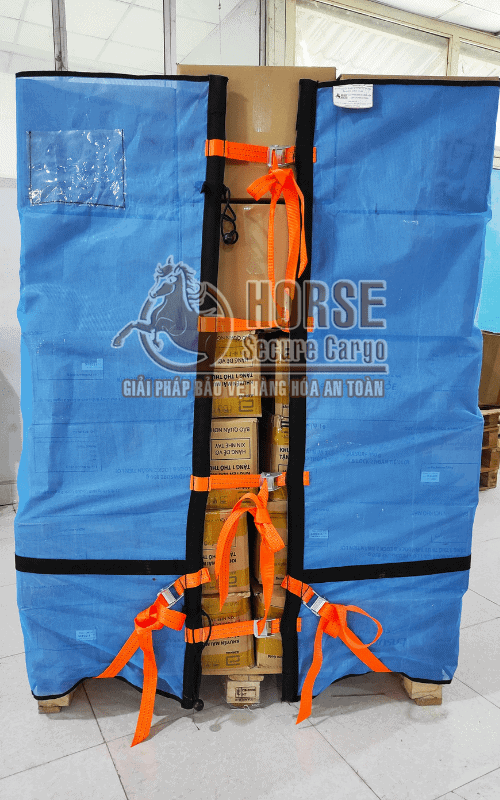 Hình thực tế mẫu lưới quấn pallet Horse 1m4 trang bị ràng chân Hình thực tế mẫu lưới quấn pallet Horse 1m4 trang bị ràng chân
