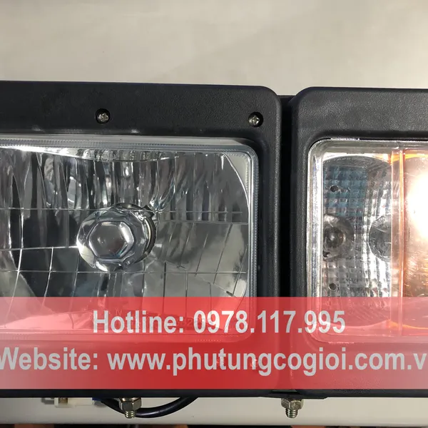 Đèn pha và đèn nóc máy xúc lật
