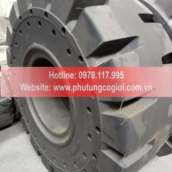 Lốp đặc chuyên dùng cho máy xúc lật