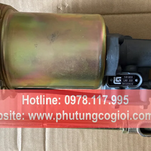 Tổng Côn Trên Và Dưới Xe Lu