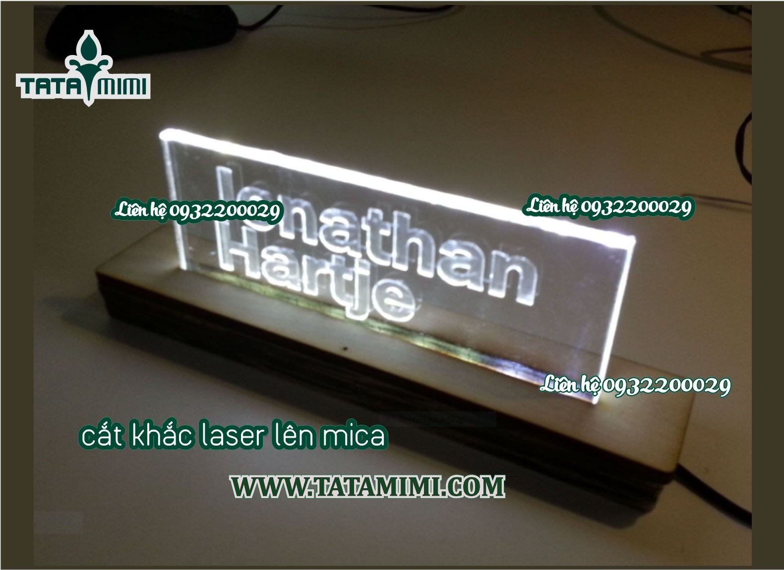 Mica được khắc chữ sắc nét