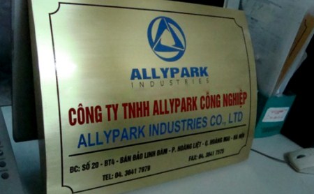 Biển công ty được in trực tiếp lên mica