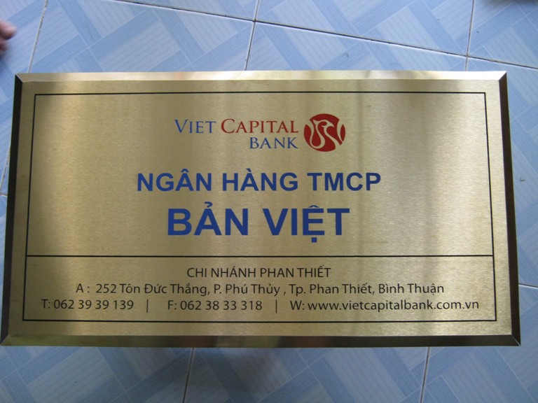 Làm biển công ty bằng inox 201 và 304