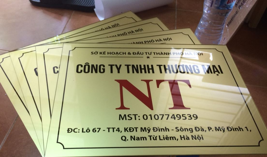 Làm biển mica khắc âm bản