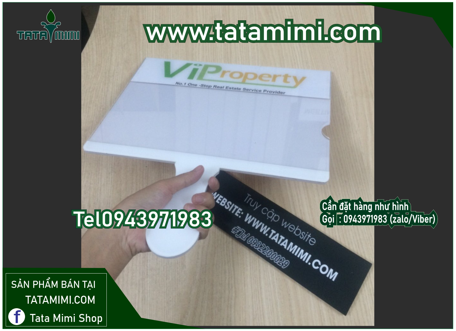 Biển đón mica với mặt mica trong tay cầm mica màu