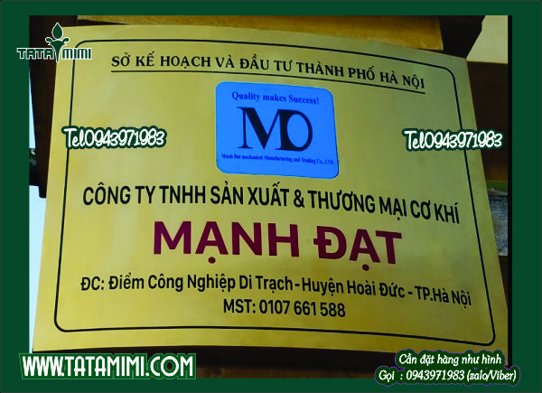 Biển công ty inox màu vàng bển với thời gian