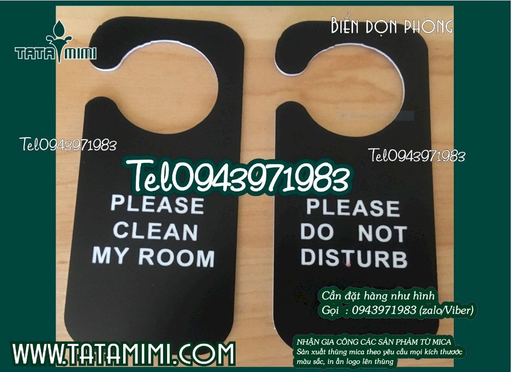 Biển thông báo treo ở cửa được làm từ mica in decal hoặc gỗ gắn chữ