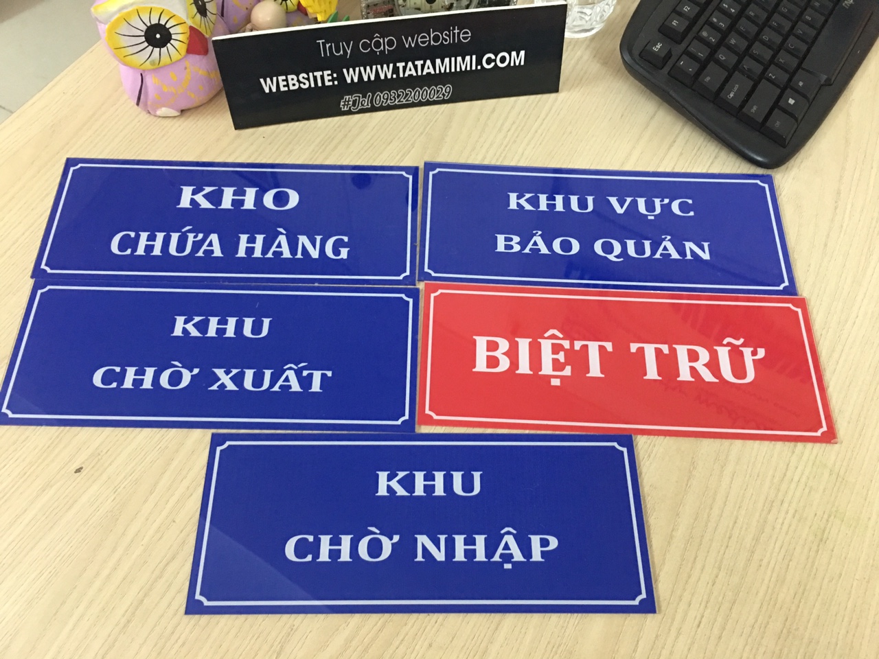 biển phòng ban bằng chất liệu mica