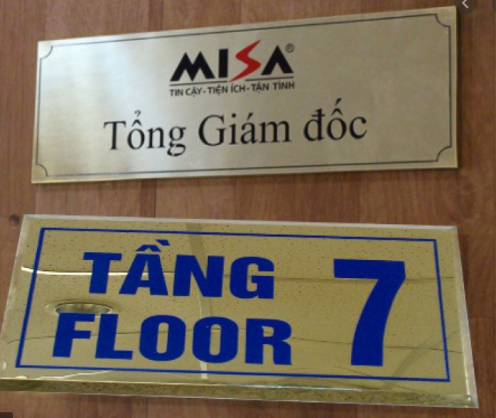 Cắt theo file và in decal trên mica