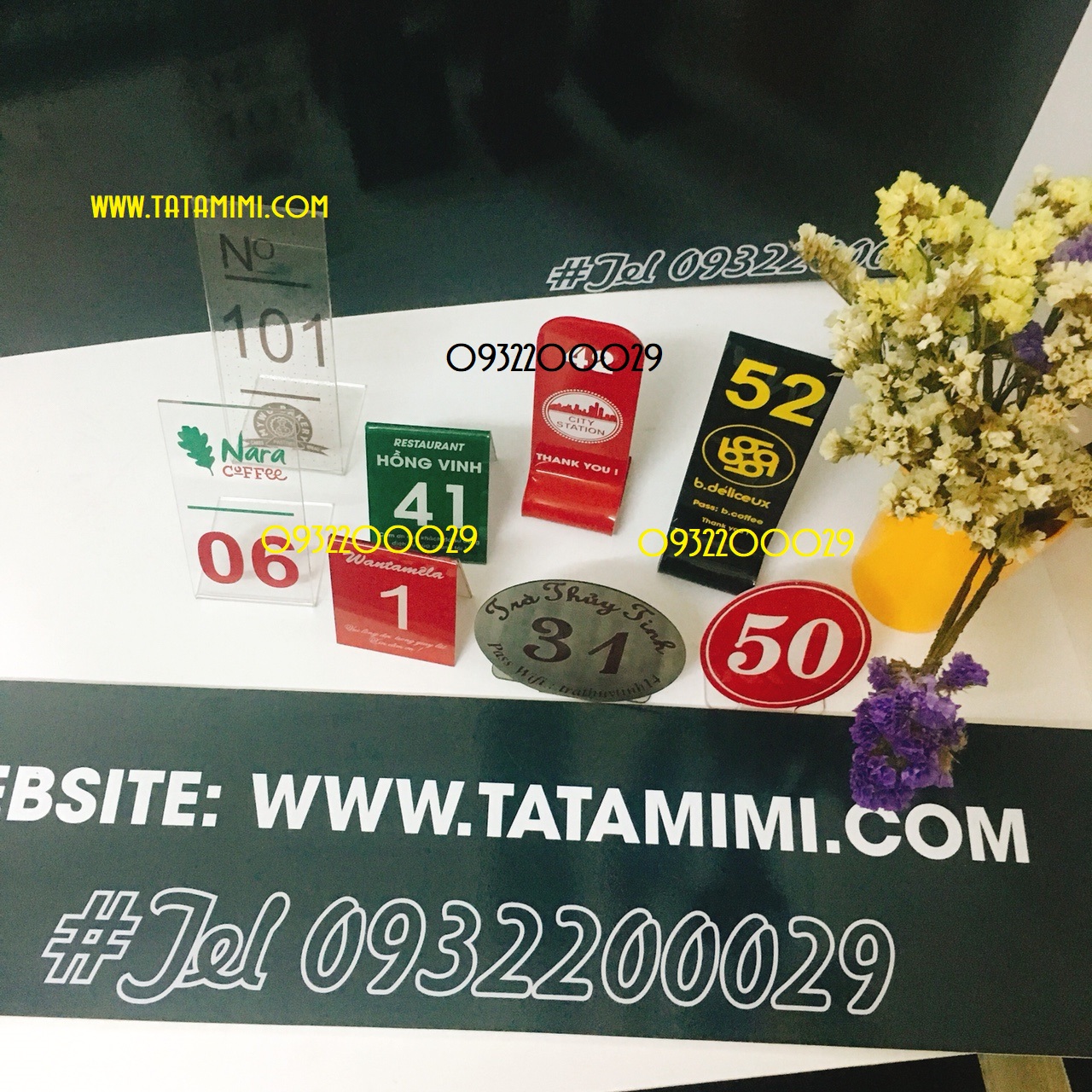 Thẻ bàn với chất liệu nhẹ