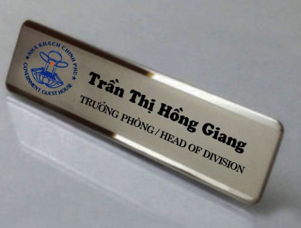 bảng tên nhân viên