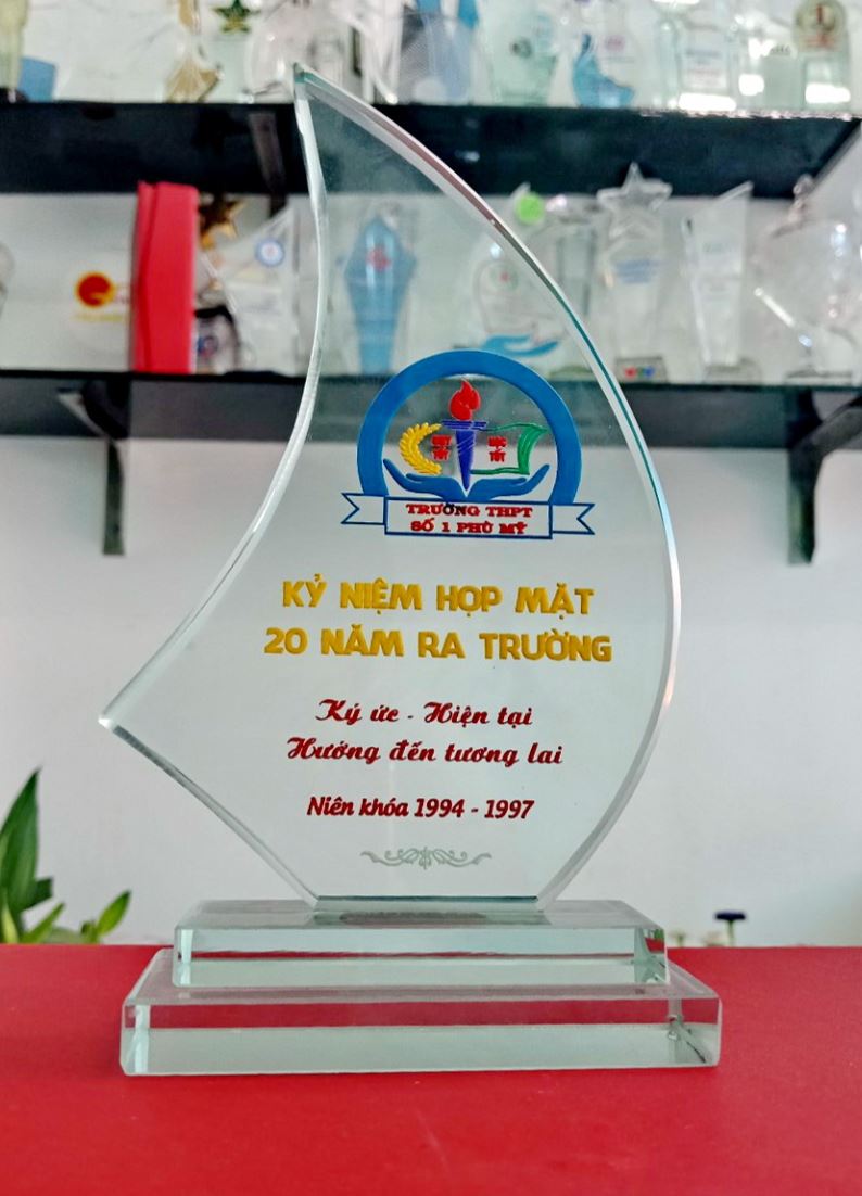 Cúp giải thưởng khen thưởng từ mica dày