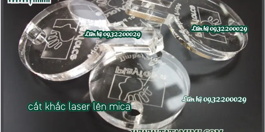 Mica được cắt thành tấm thành các hình dạng khác nhau