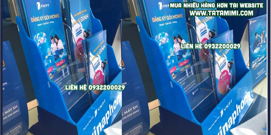 Kệ để giấy tờ ở quầy lễ tân