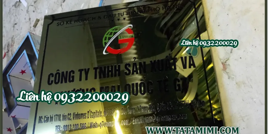 Quảng cáo logo công ty bằng inox