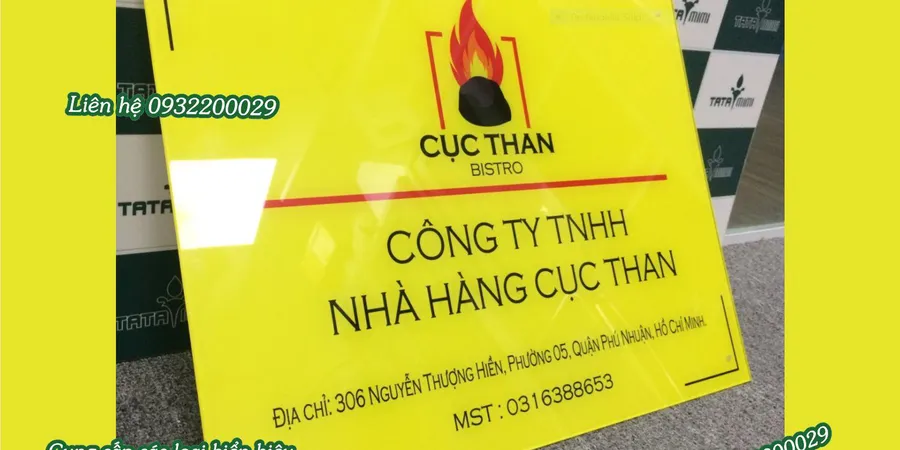 Biển logo của công ty bằng mica