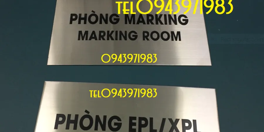 Sản xuất biển phòng ban bằng mica