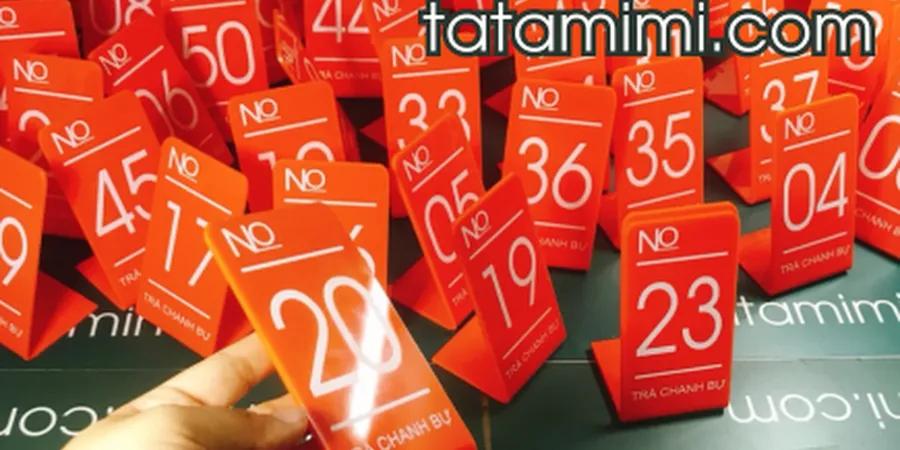 Thẻ để bàn cà phê nhiều màu sắc