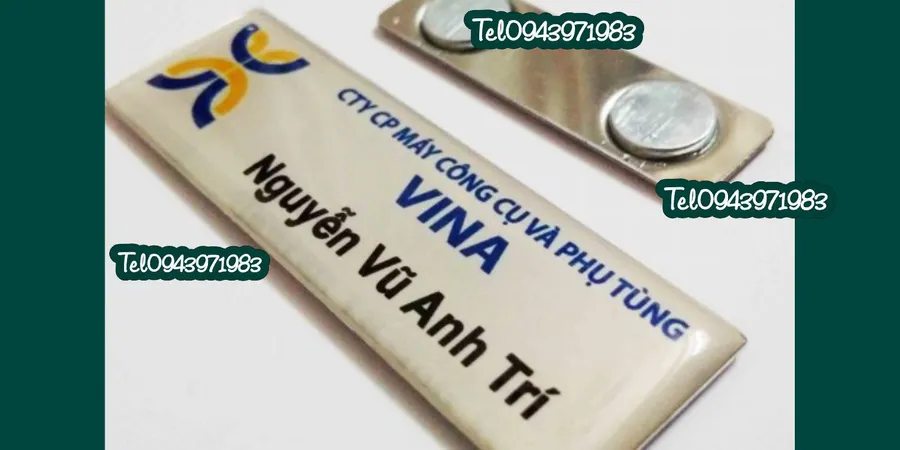 Bảng tên nhân viên kết hợp mica với đồng hoặc inox